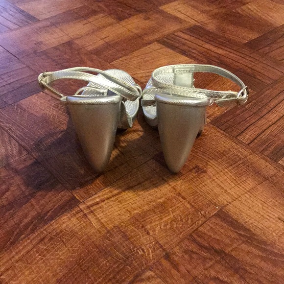 🌹Wild Rose🌹 Silver Lizard Metallic PVC - Picture 3 of 6